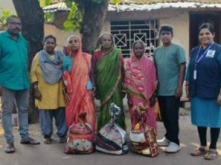 Distributed By Our Regular Donors 𝐌𝐫𝐬. 𝐒𝐰𝐚𝐭𝐢 𝐅𝐚𝐝𝐤𝐞 & 𝐌𝐫. 𝐘𝐚𝐥𝐥𝐚𝐩𝐩𝐚 𝐁𝐚𝐲𝐚𝐧𝐧𝐚𝐜𝐡𝐞 𝐟𝐚𝐦𝐢𝐥𝐲